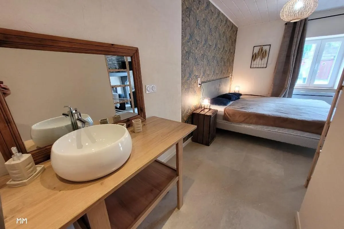 La Maisonnette De L Espace Themis, Piscine Partagee Saint-Germain-de-Salles 0*,